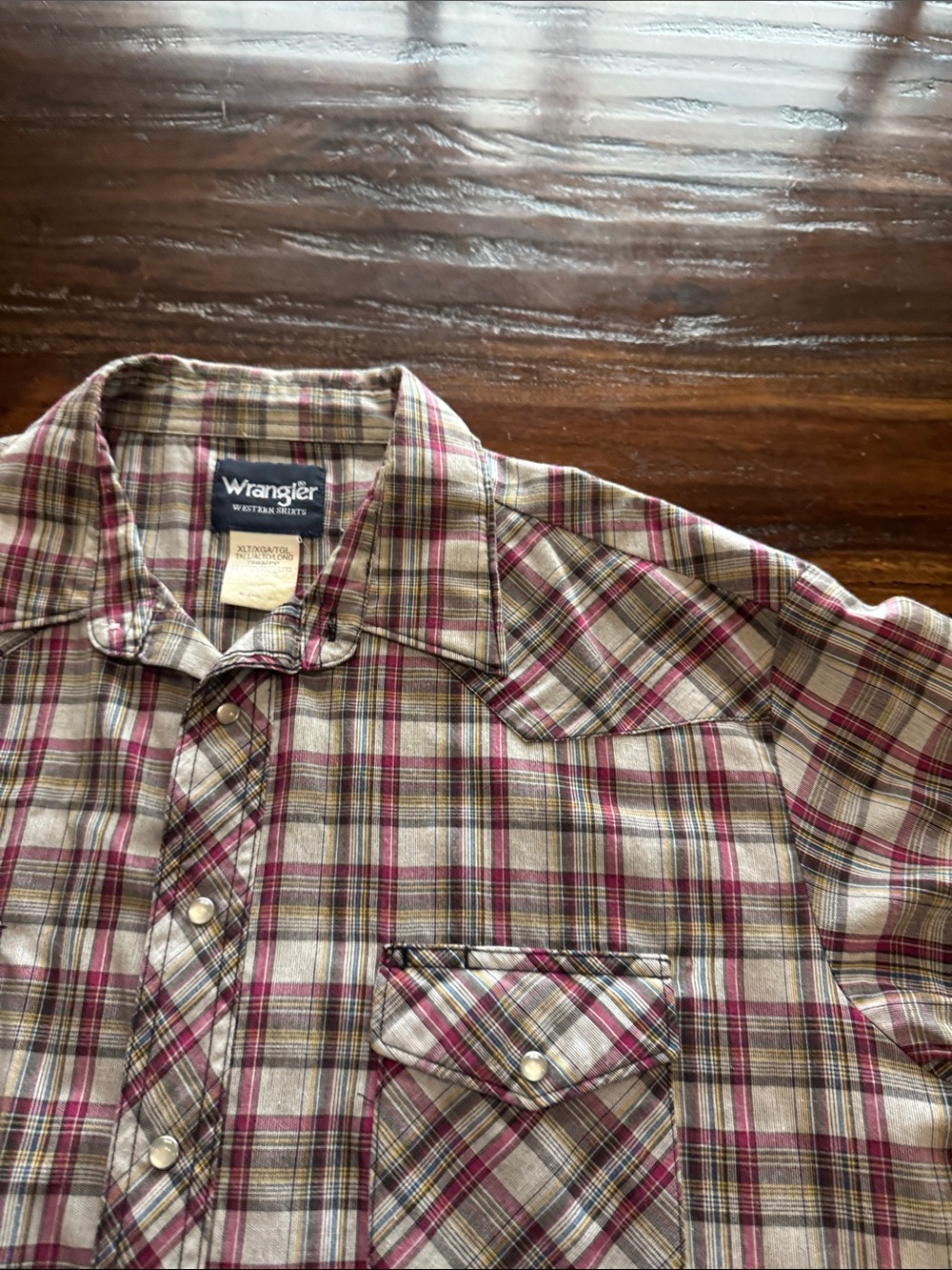 Wrangler Short-Sleeve Plaid Button-Down Shirt in Red and Cream - Picture 2 of 6